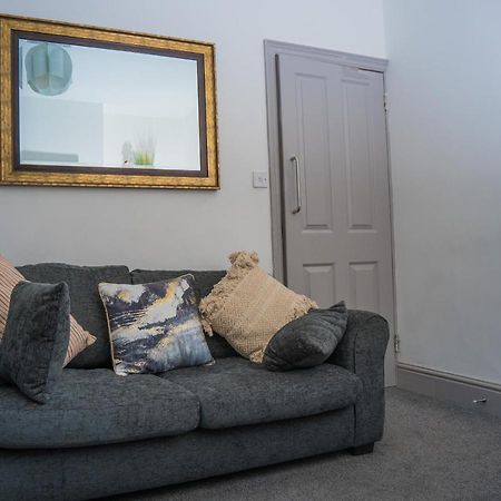 The Highfield Villa, 5 Bedrooms, Northampton Centre, Sleeps 10 Екстериор снимка