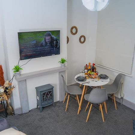 The Highfield Villa, 5 Bedrooms, Northampton Centre, Sleeps 10 Екстериор снимка