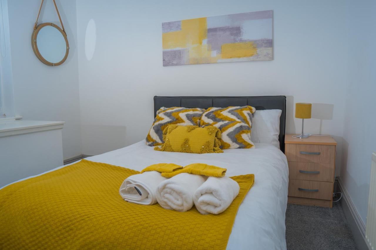 The Highfield Villa, 5 Bedrooms, Northampton Centre, Sleeps 10 Екстериор снимка