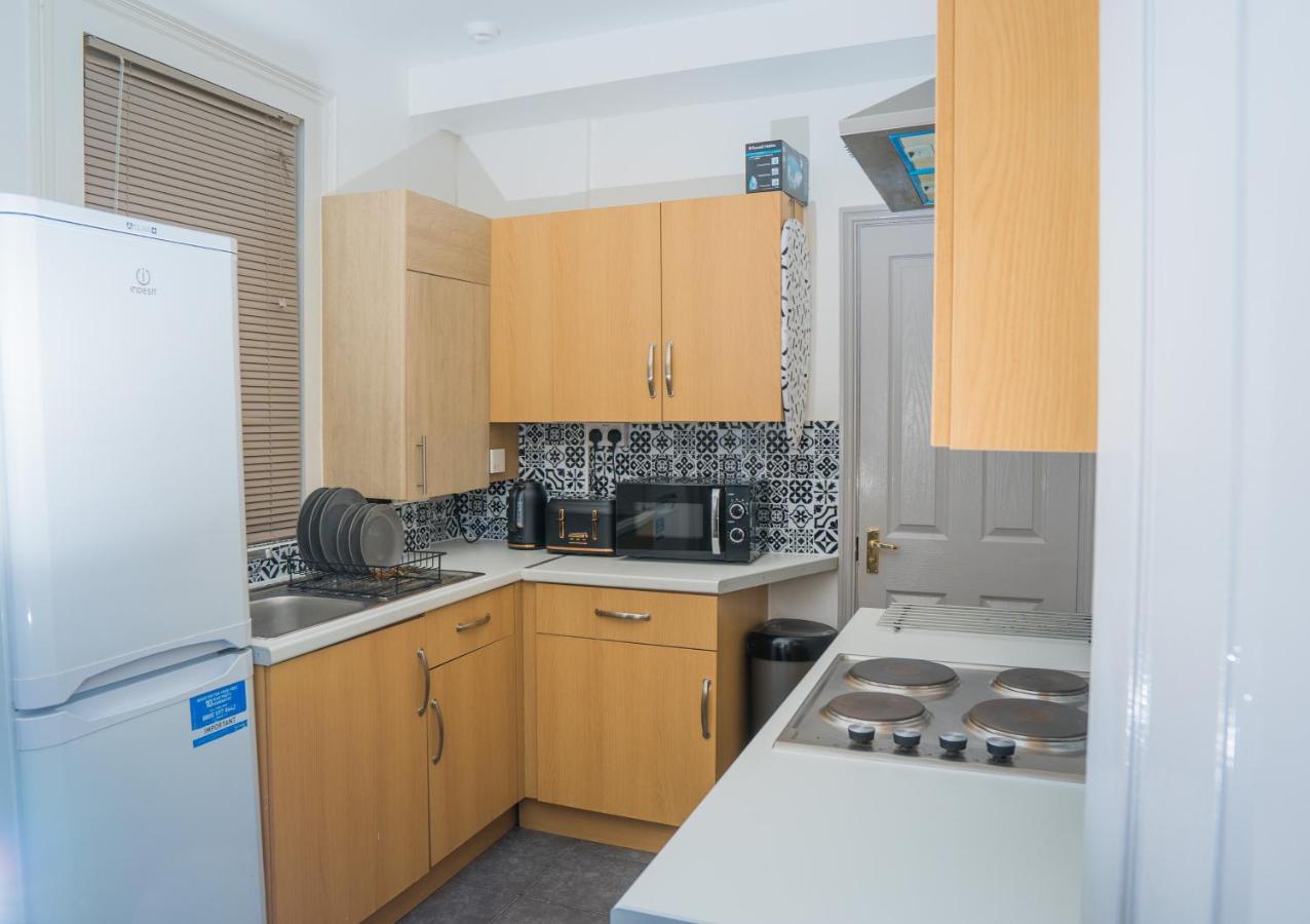 The Highfield Villa, 5 Bedrooms, Northampton Centre, Sleeps 10 Екстериор снимка