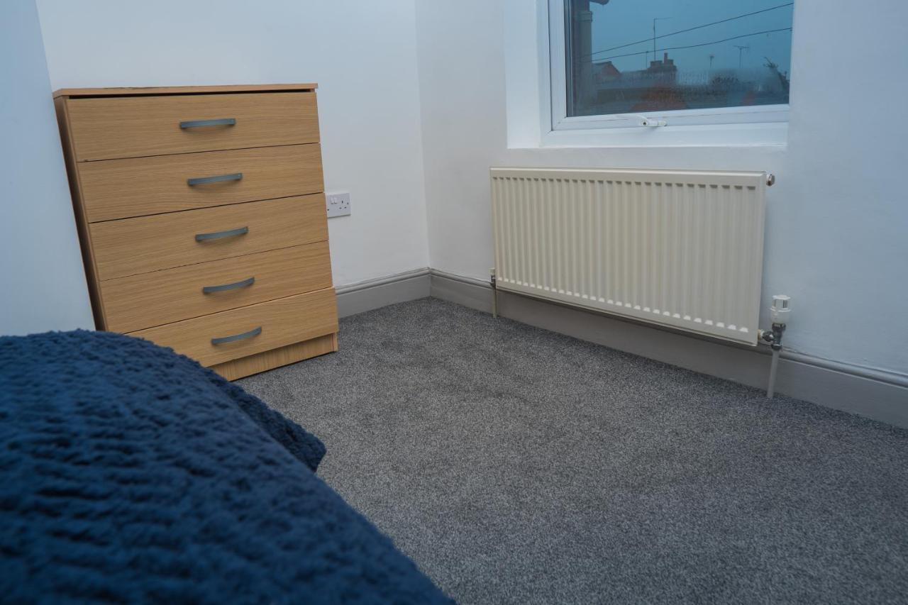 The Highfield Villa, 5 Bedrooms, Northampton Centre, Sleeps 10 Екстериор снимка
