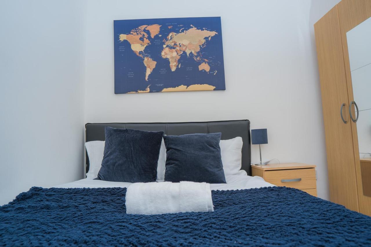 The Highfield Villa, 5 Bedrooms, Northampton Centre, Sleeps 10 Екстериор снимка