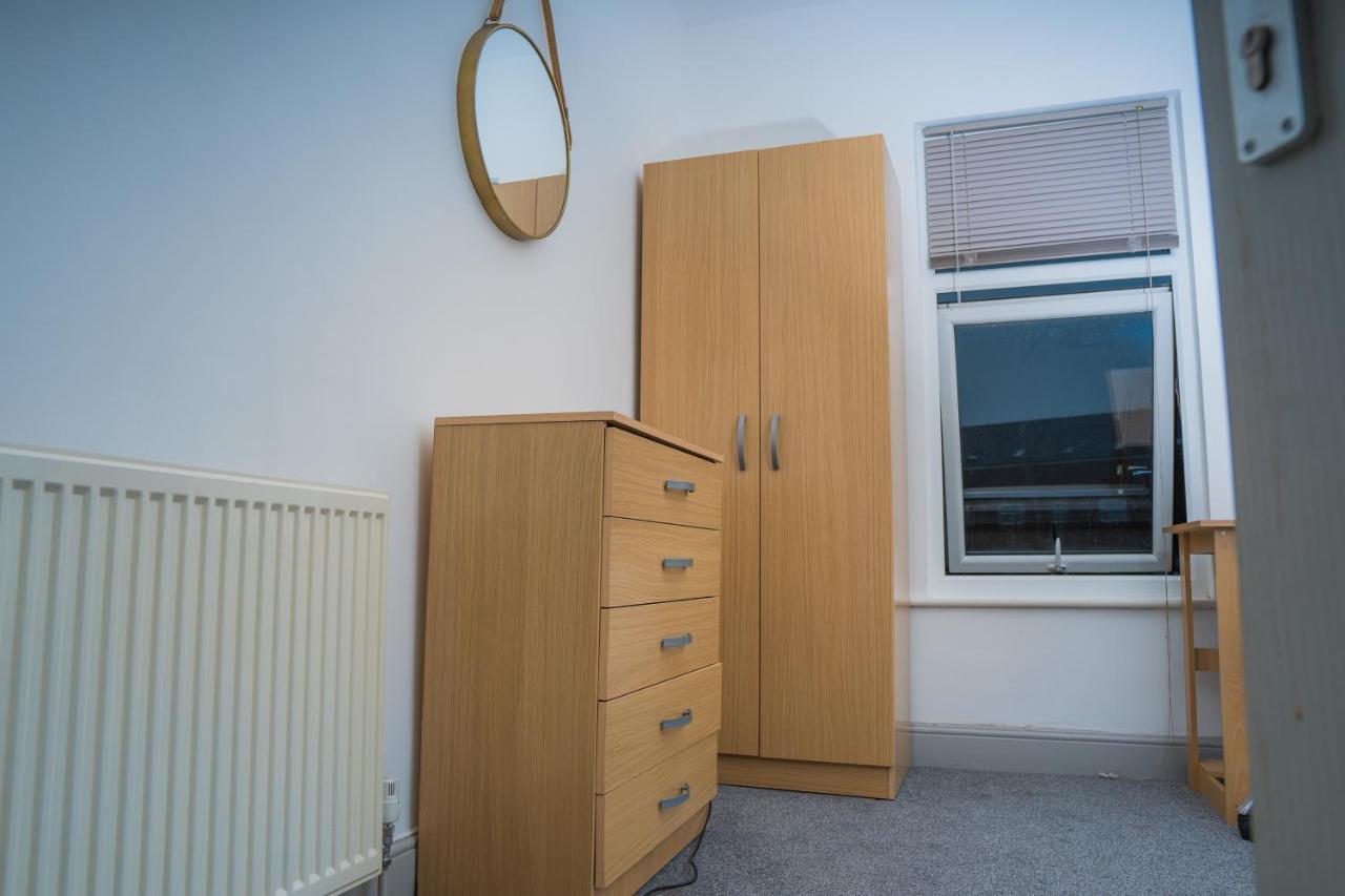 The Highfield Villa, 5 Bedrooms, Northampton Centre, Sleeps 10 Екстериор снимка