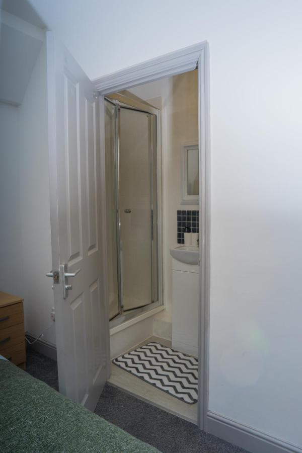 The Highfield Villa, 5 Bedrooms, Northampton Centre, Sleeps 10 Екстериор снимка