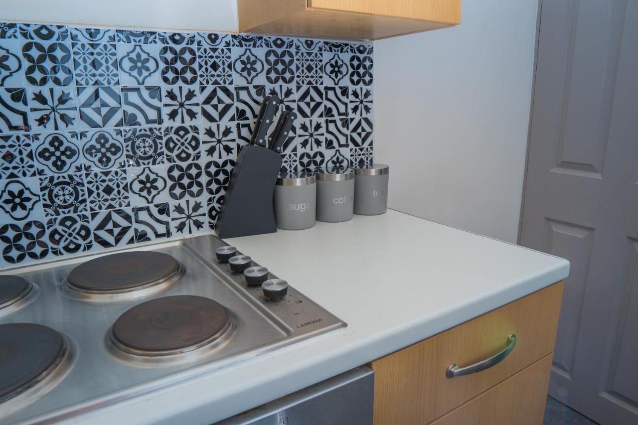 The Highfield Villa, 5 Bedrooms, Northampton Centre, Sleeps 10 Екстериор снимка