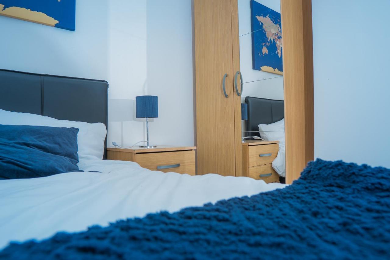 The Highfield Villa, 5 Bedrooms, Northampton Centre, Sleeps 10 Екстериор снимка