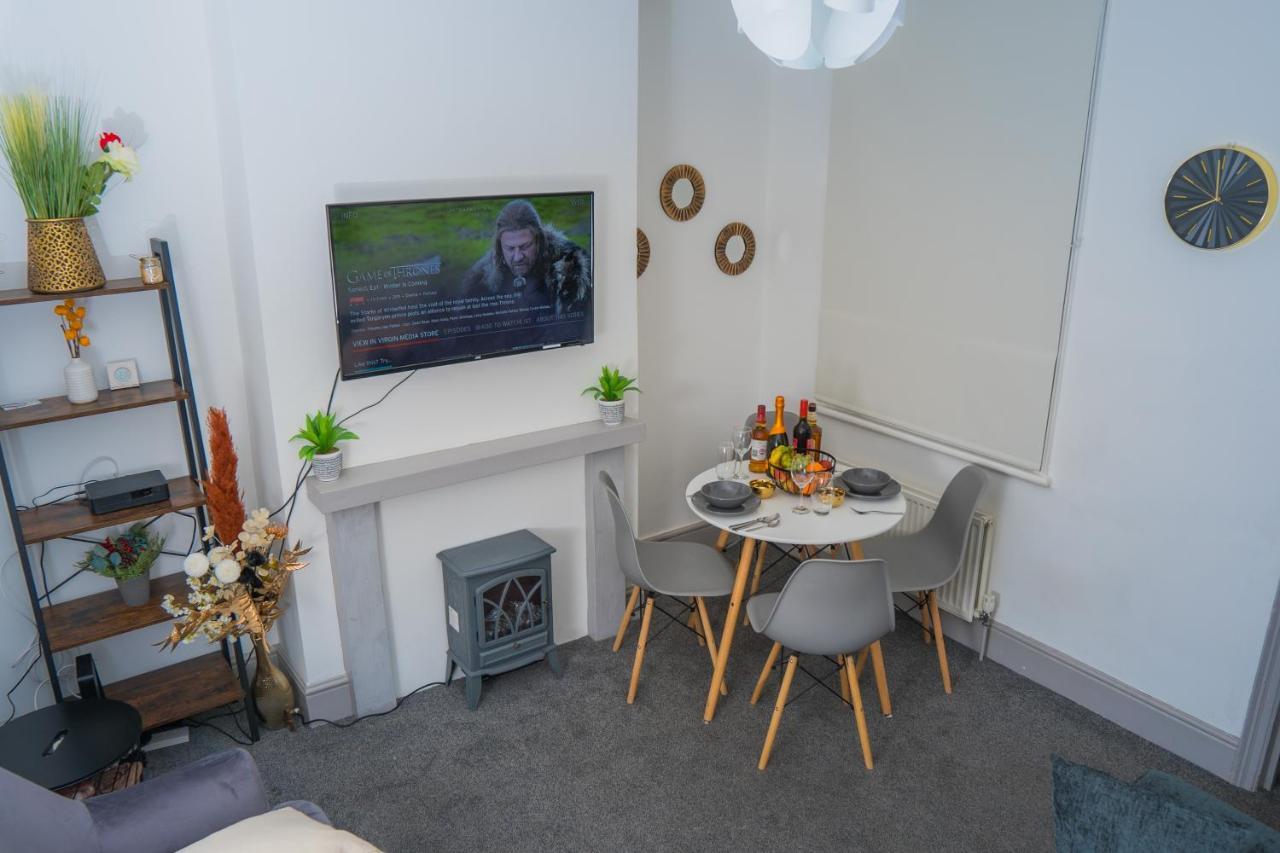 The Highfield Villa, 5 Bedrooms, Northampton Centre, Sleeps 10 Екстериор снимка