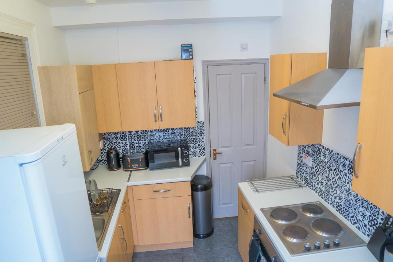 The Highfield Villa, 5 Bedrooms, Northampton Centre, Sleeps 10 Екстериор снимка