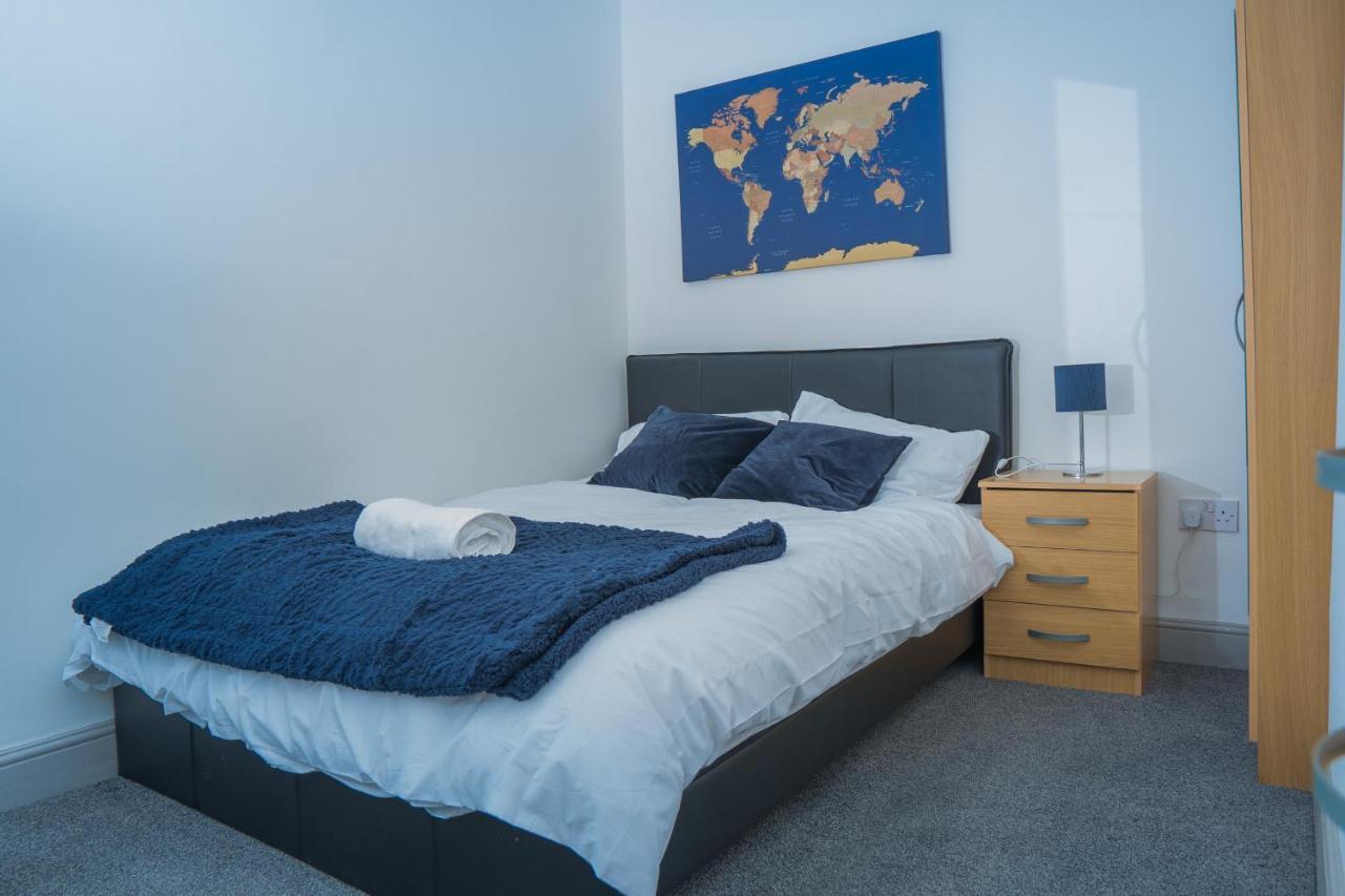 The Highfield Villa, 5 Bedrooms, Northampton Centre, Sleeps 10 Екстериор снимка
