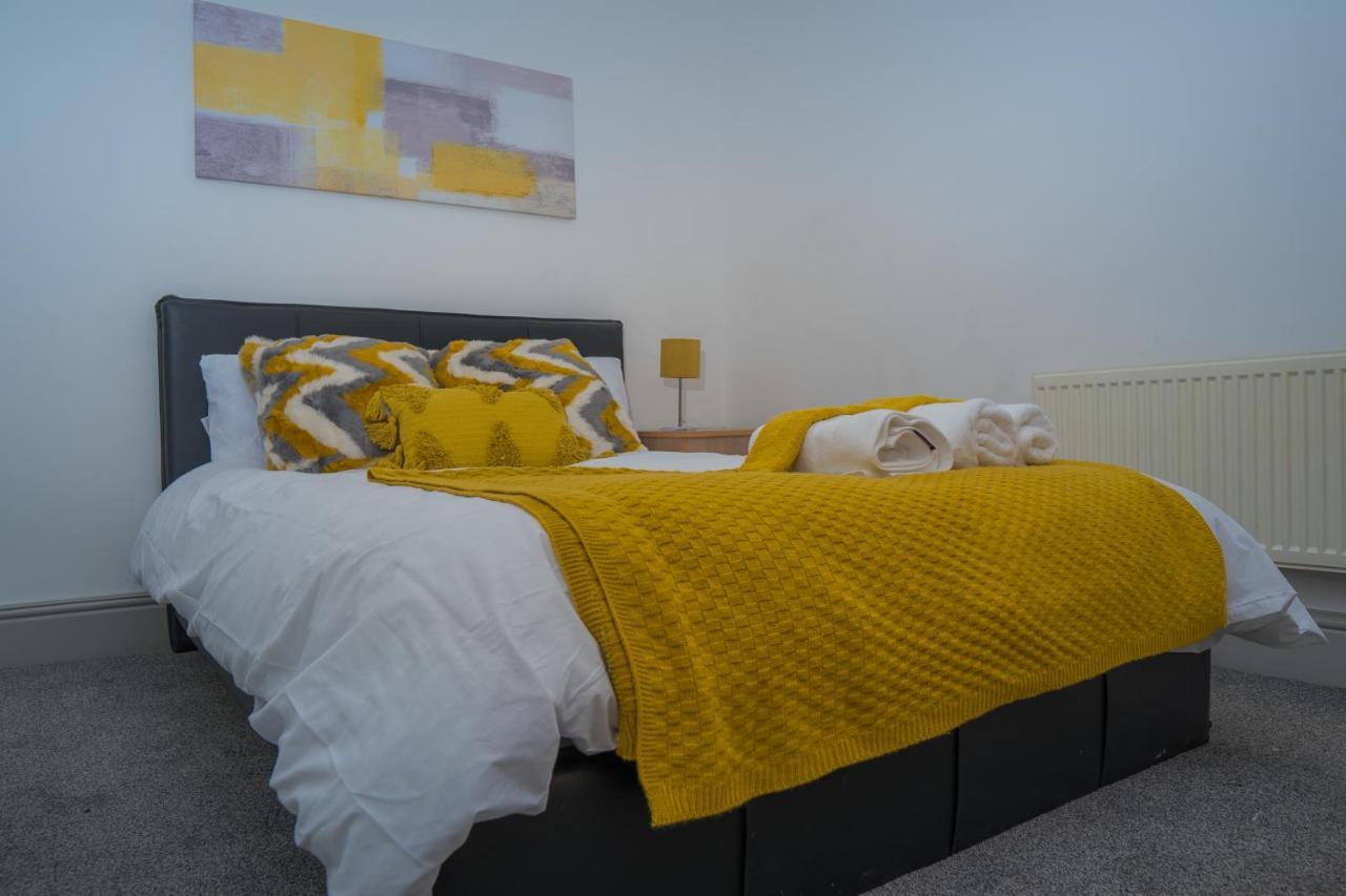 The Highfield Villa, 5 Bedrooms, Northampton Centre, Sleeps 10 Екстериор снимка