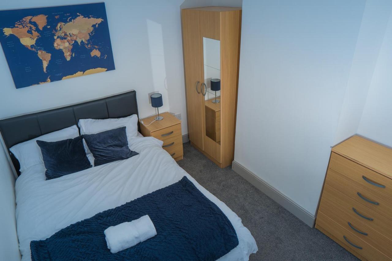 The Highfield Villa, 5 Bedrooms, Northampton Centre, Sleeps 10 Екстериор снимка