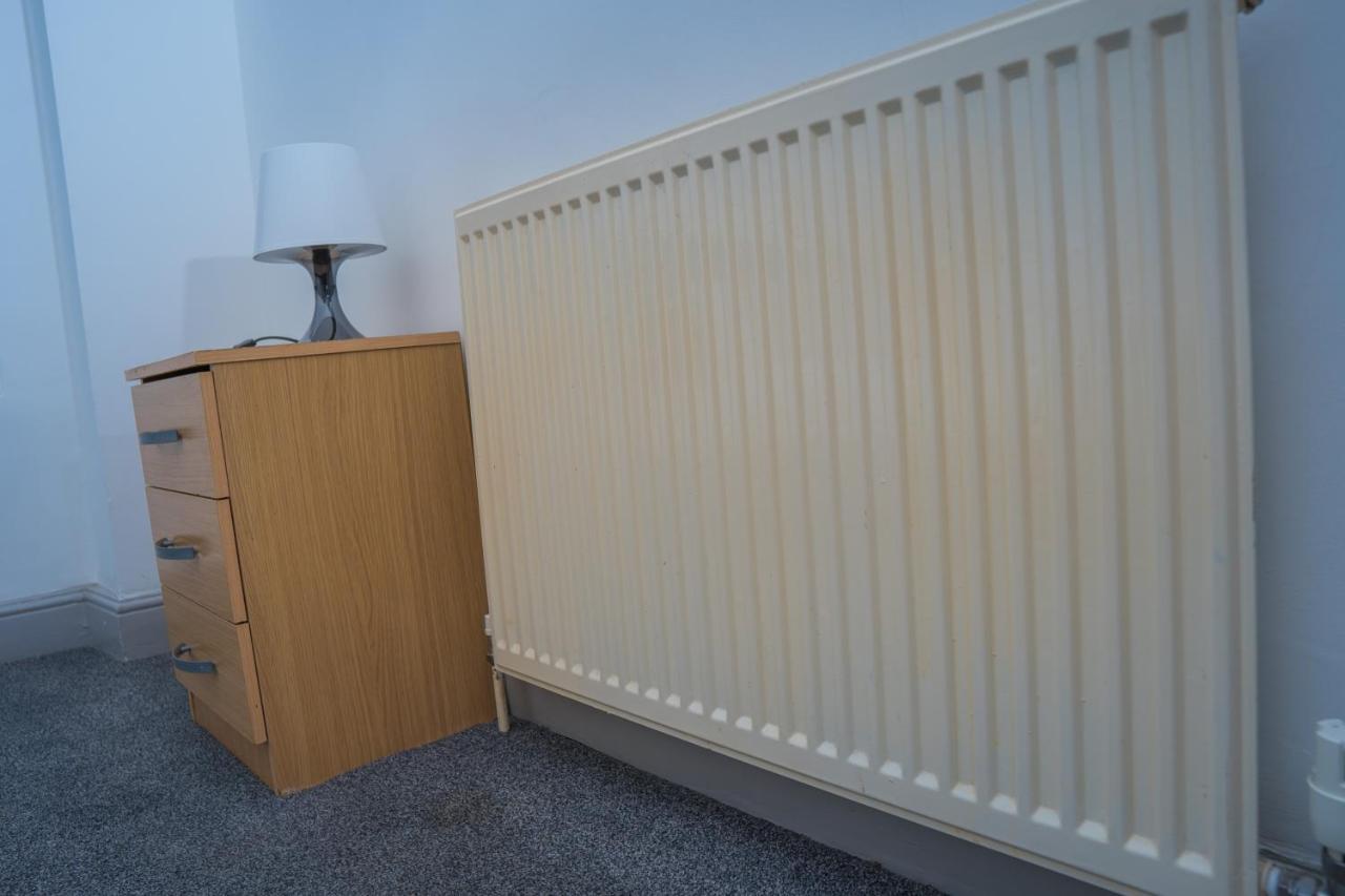 The Highfield Villa, 5 Bedrooms, Northampton Centre, Sleeps 10 Екстериор снимка